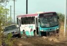 AUXILIAN A PASAJEROS DE CAMIÓN ATASCADO